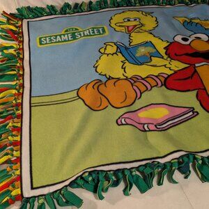 Sesame Street multi throw blanket with Big Bird & Friends, 40in w/60in L